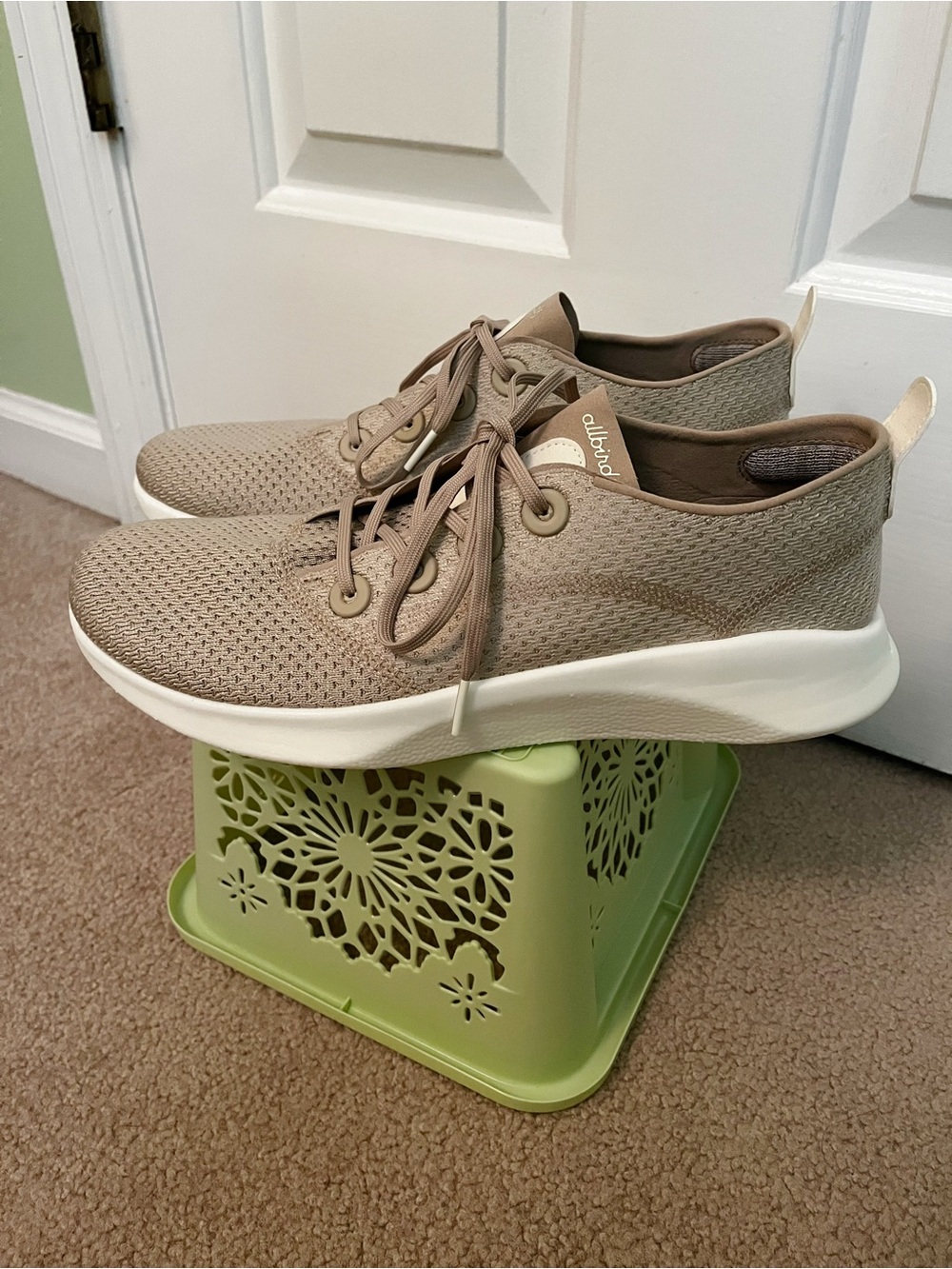allbirds Women’s Tan/Khaki/Beige Superlight Tree Runners Sneakers (size 11) - Picture 2 of 11